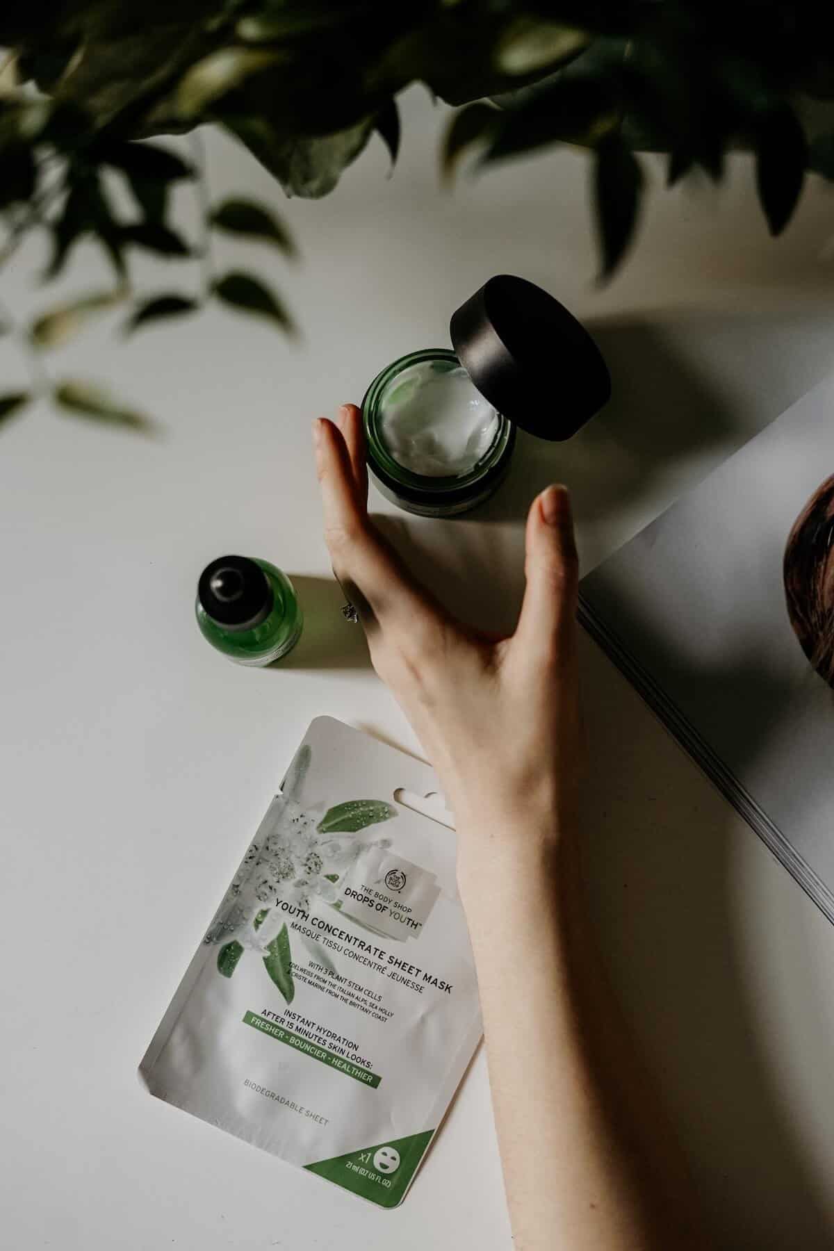 『A醇精華液推薦』A醇是什麼？皮膚醫生認證有效抗老成份：淨化毛孔恢復緊緻的保養方法、常見QA一次看 - 純淨時尚筆記